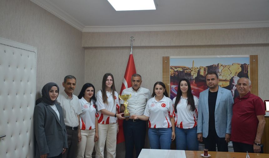 Şampiyon Kızlara Özel Kabul