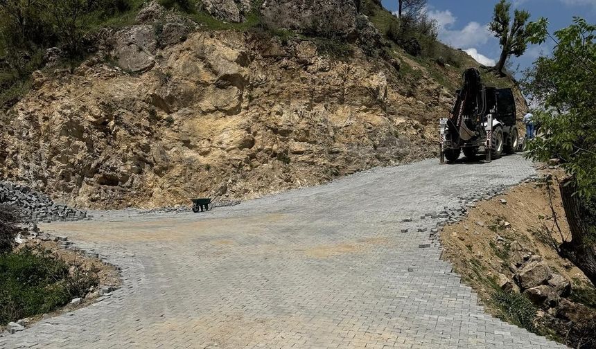 Sason’da Köy Yolları Yenileniyor