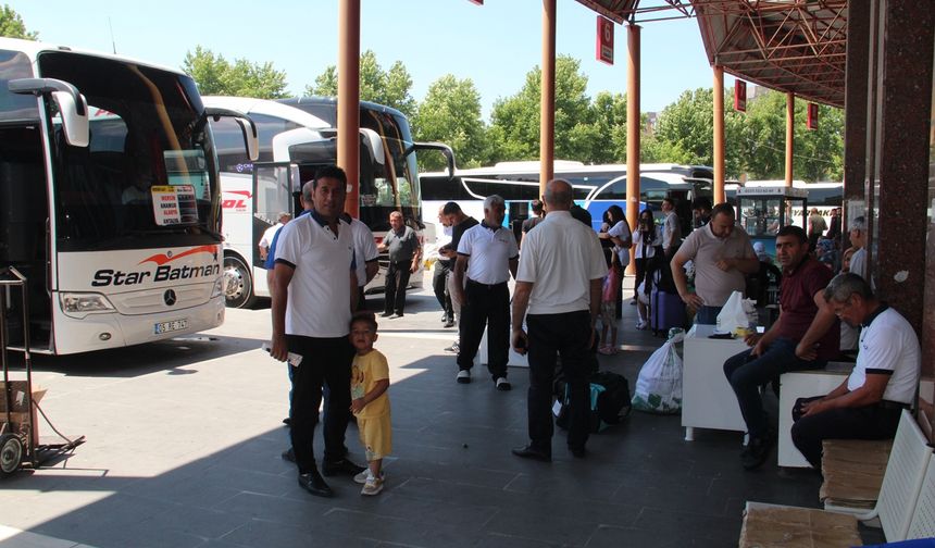 Otogarlarda bayram yoğunluğu başladı