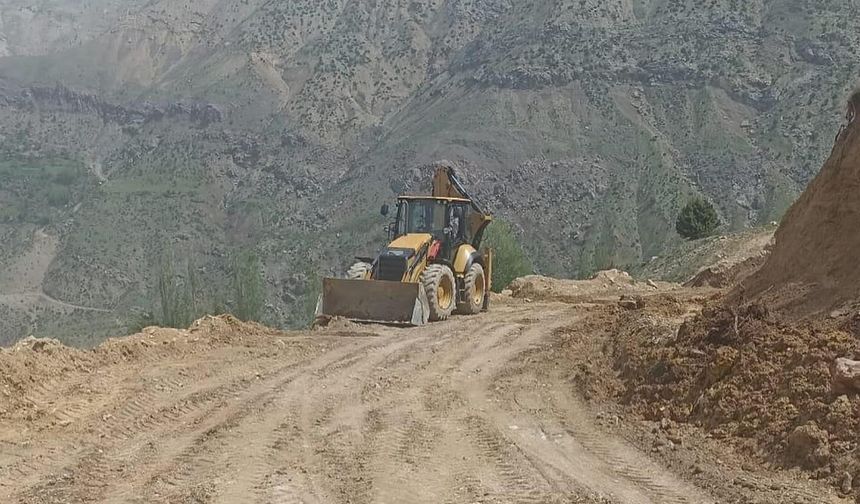 Sason’da Yol Seferberliği: 9 Köyde Ulaşım Konforu Artıyor