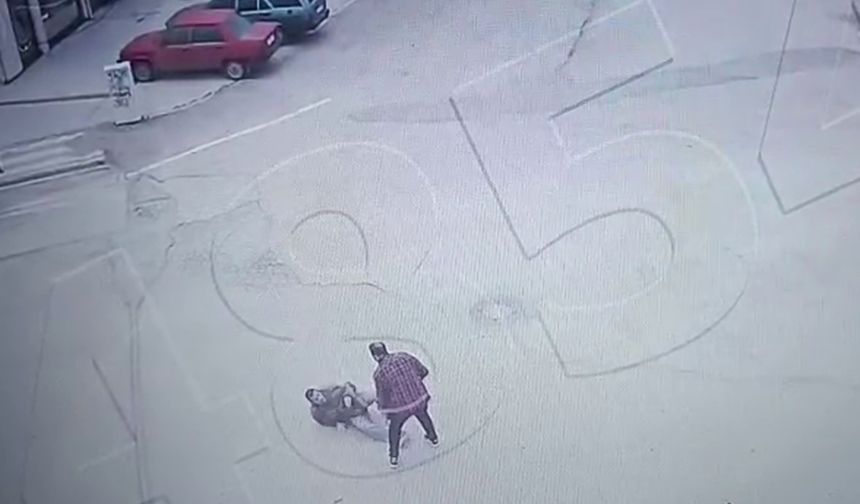 Engelli genç sokak ortasında darp edildi