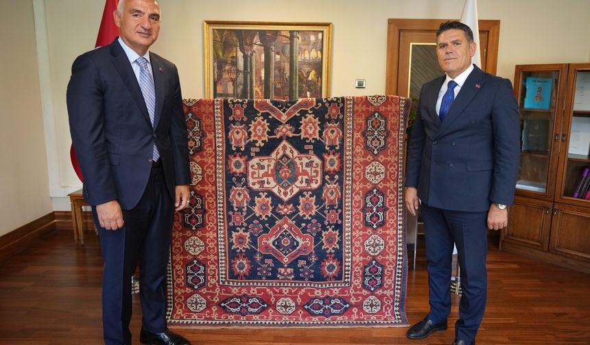 5 asırlık Uşak halısı, 30 yıl sonra Türkiye'ye iade edildi