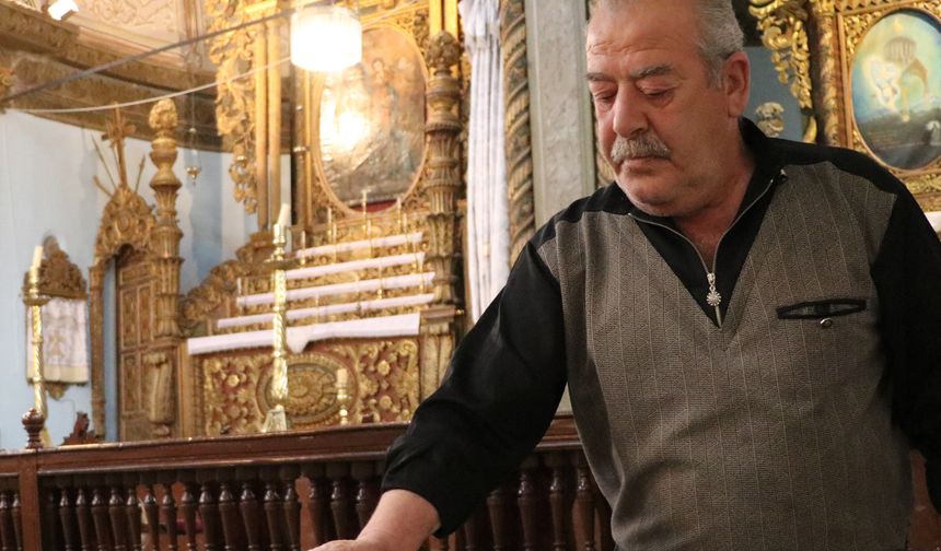 834 yıllık Ermeni kilisesinde 22 yıldır zangoçluk yapıyor