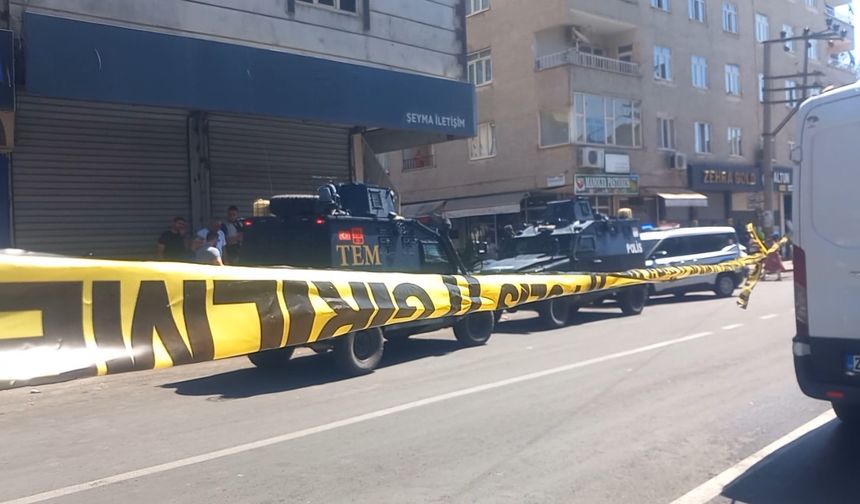 Aile içi şiddet ihbarına giden polislere ateş açıldı; 3 yaralı