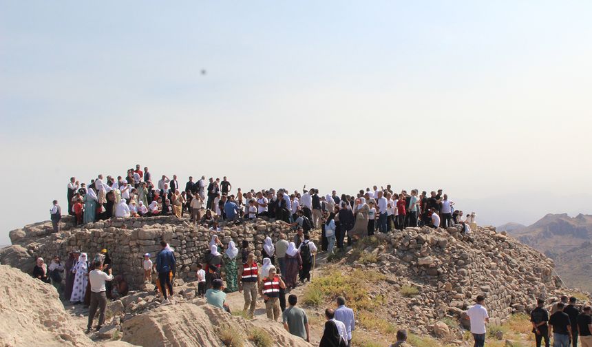 Şırnak'ta Hz. Nuh'u anma programı binlerce kişinin katılımı ile Cudi Dağı'nda gerçekleştirildi