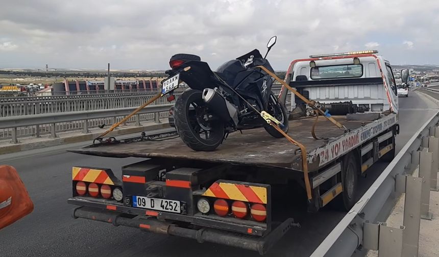 Bariyerlere çarpan motosikletin sürücüsü öldü