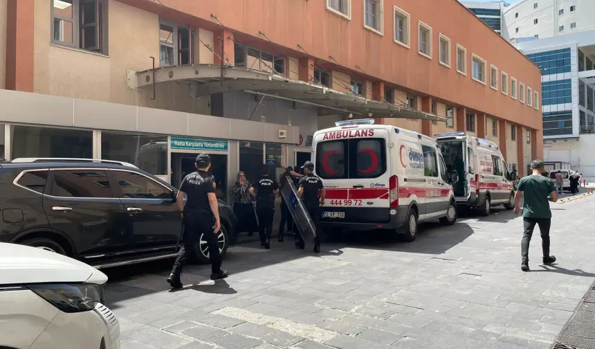 Eşini ve 2 Kızını Bıçakladı, Cami Tuvaletinde Yakalandı
