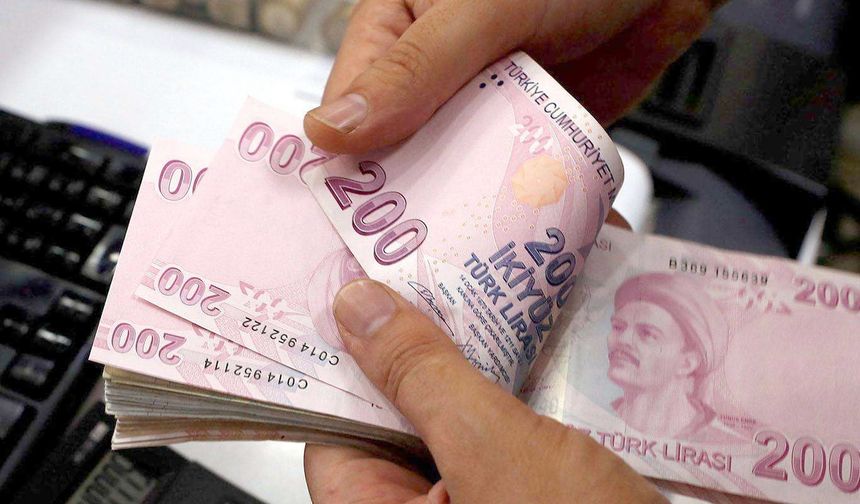 Yaşlı ve engelli aylıkları hesaplara yatırılmaya başlandı