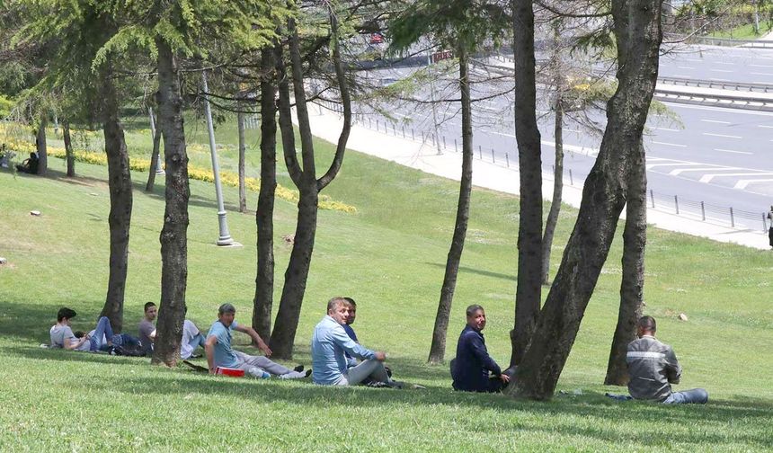 Hava sıcaklıkları hissedilir derecede artacak. Bazı bölgelerde sağanak yağış bekleniyor