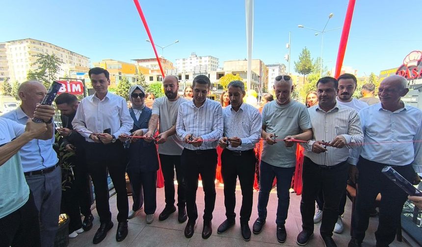 Kozluk Kaymakamı Böçkün, İş Yeri Açılışına Katıldı