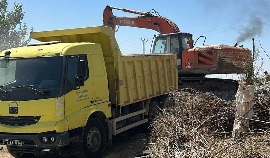 Kozluk’ta Köylerde Çalışmalar Aralıksız Sürüyor