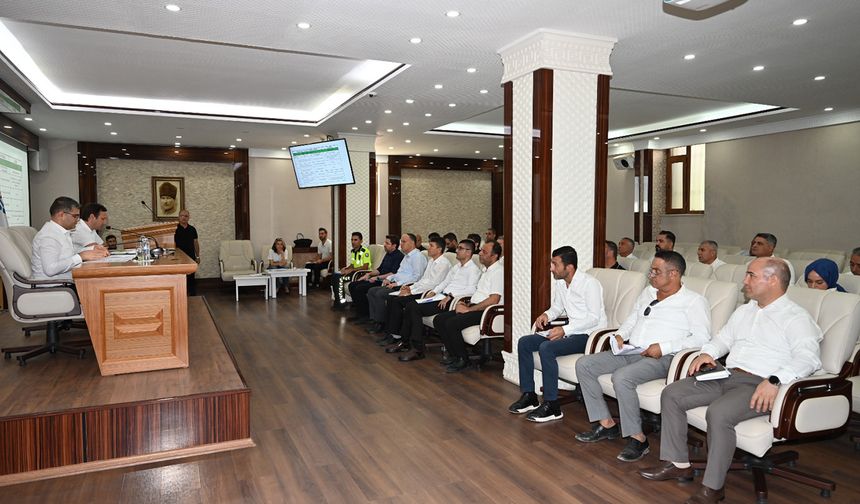 Muhtarlar sorun ve talepler için bir araya geldi