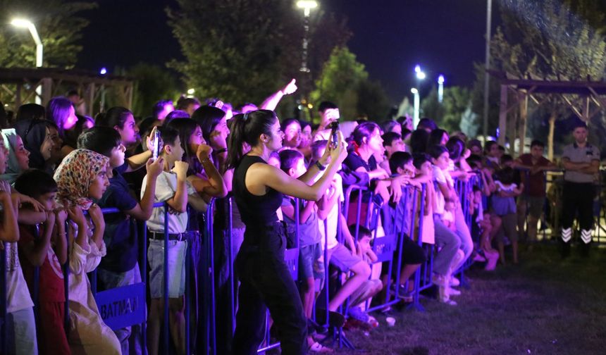 Batmanlılar 4XBand Rock Grubu ile coştu