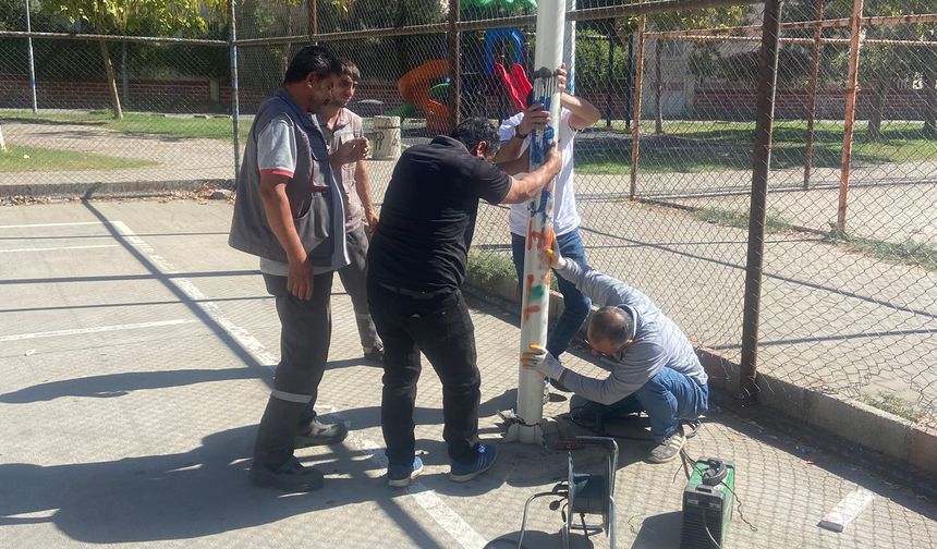 Zarar Gören Park Ekipmanları Onarılıp Yeniden Hizmete Sunuluyor
