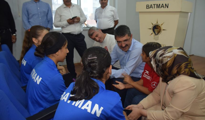 Nasıroğlu, Türkiye Şampiyonu Sporcularla Buluştu