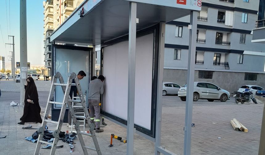 Batman’da Akıllı Otobüs Duraklarının Kurulumu Başladı