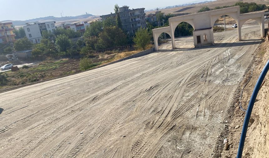 Batman’da Kent Mezarlığı Yolu Hızla Şekilleniyor