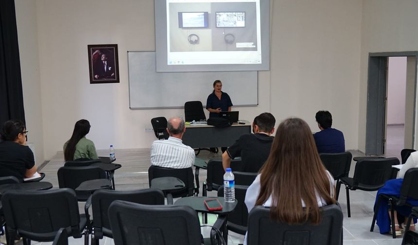 ÜNİVERSİTEDE “FİLİSTİN’DE MEKÂN ÜRETİMİ” KONFERANSI