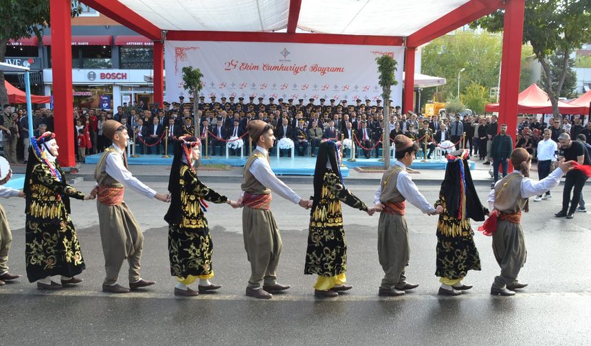 Batman’da Cumhuriyet’in 102. Yılı coşkuyla kutlandı