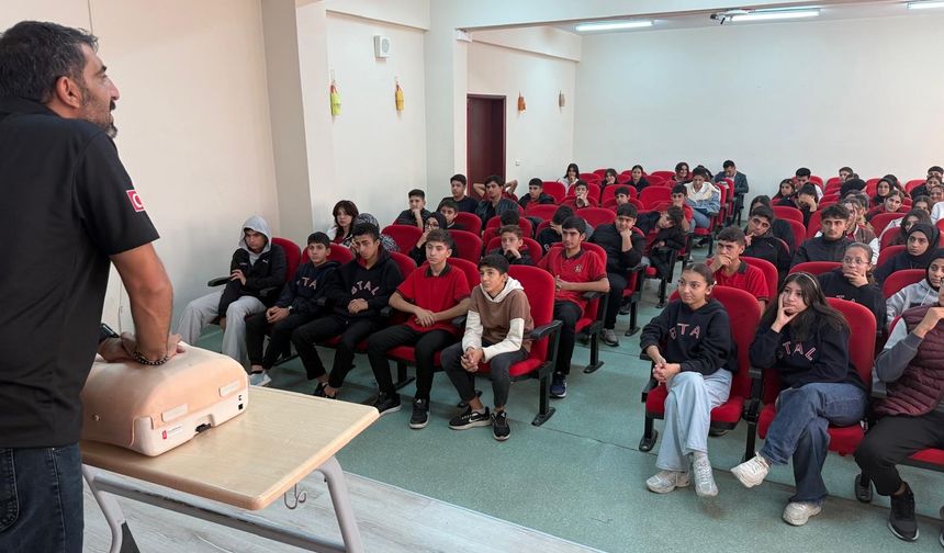 Hasankeyf’te Öğrencilere “Hayat Kurtaran Bilgiler”