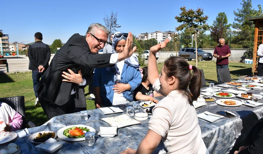 İl Müdürü Ciğer Özel Öğrencilerle Aynı Sofrada