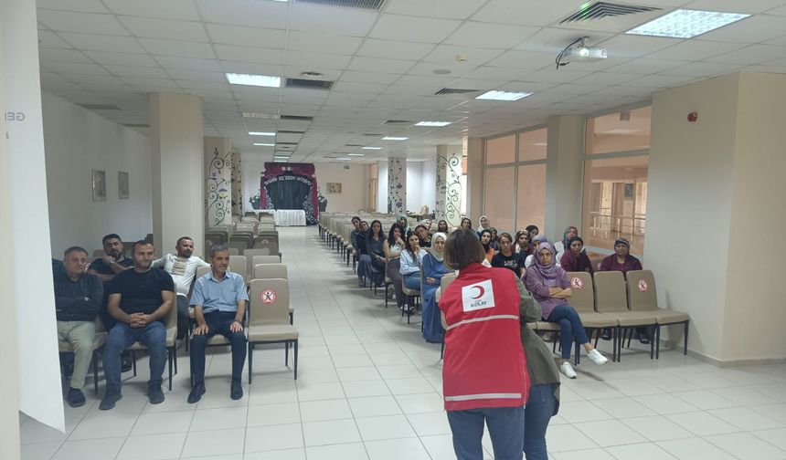 Kızılay’dan Yurt Personeline Hayat Kurtaran Eğitim