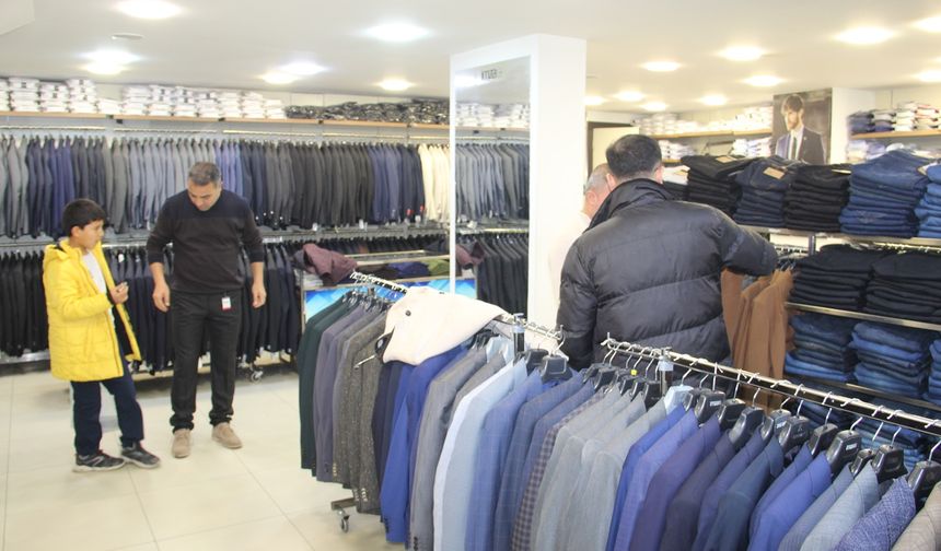 Giyimci esnafı soğuk hava bekleyişinde: Kış gelmedi, satışlar durdu