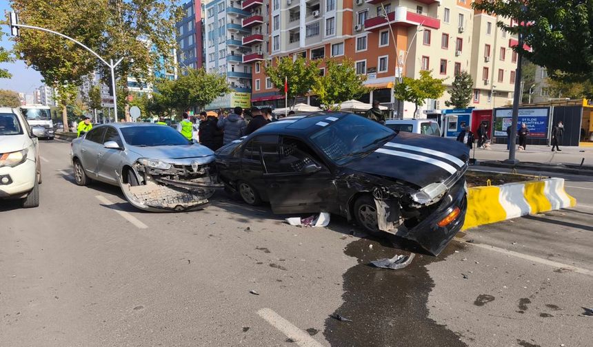 Otomobil orta refüje çıktı