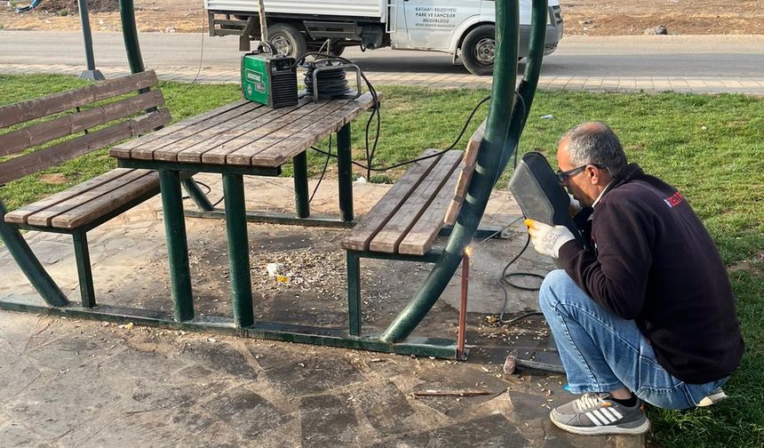Park Mobilyaları Onarılıyor
