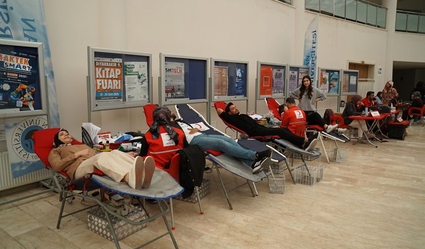 Öğrencilerden Kan Bağışına Destek