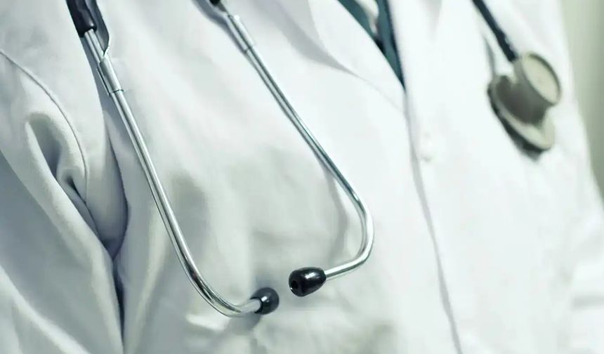 Bakanlık, sosyal medyada reklam yapan doktorlar hakkında suç duyurusunda bulunacak