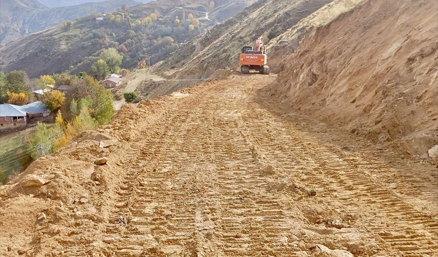 Sason’da Köy Yollarında Çalışmalar Aralıksız Sürüyor