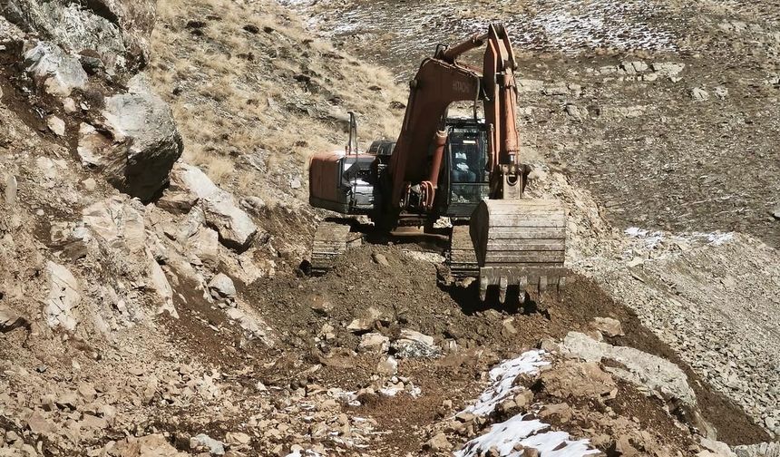 Sason’da Yol Seferberliği: Üç Köyde Eş Zamanlı Çalışma