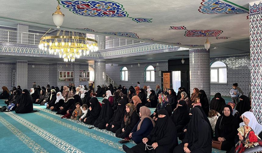 Batman'daki camide bu hafta çocuk terbiyesi konusu ele alındı