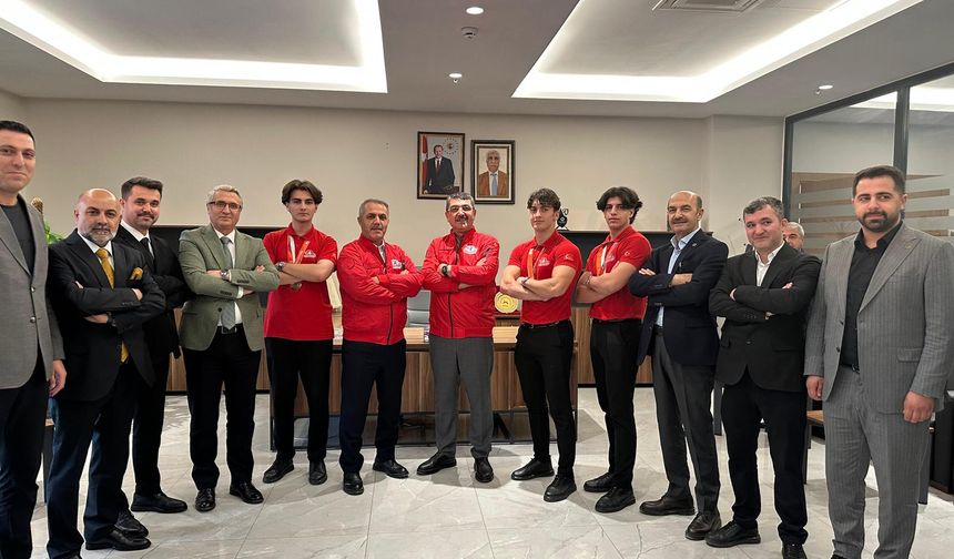 AK PARTİ’DEN GENÇ MUCİTLERE ANLAMLI DESTEK