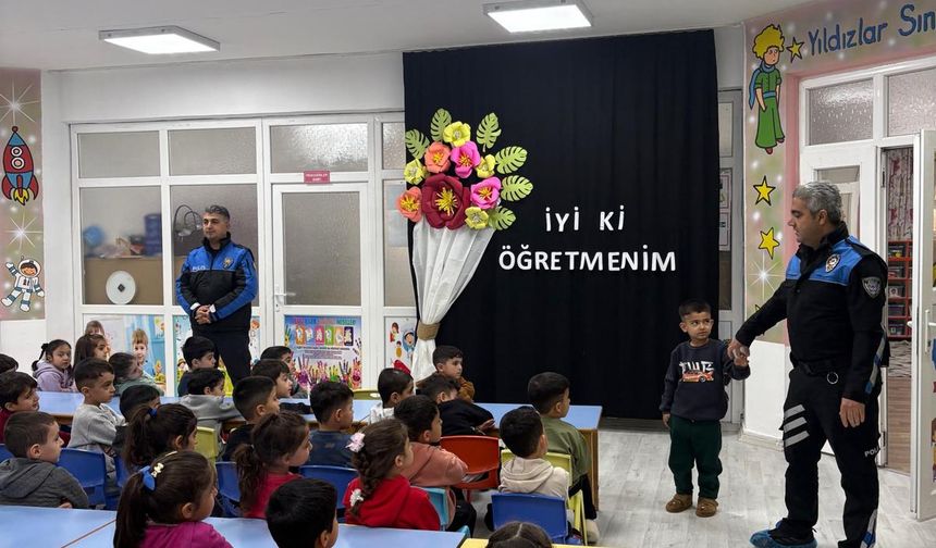 Minik Kardelenlerde Polis Sevgisi