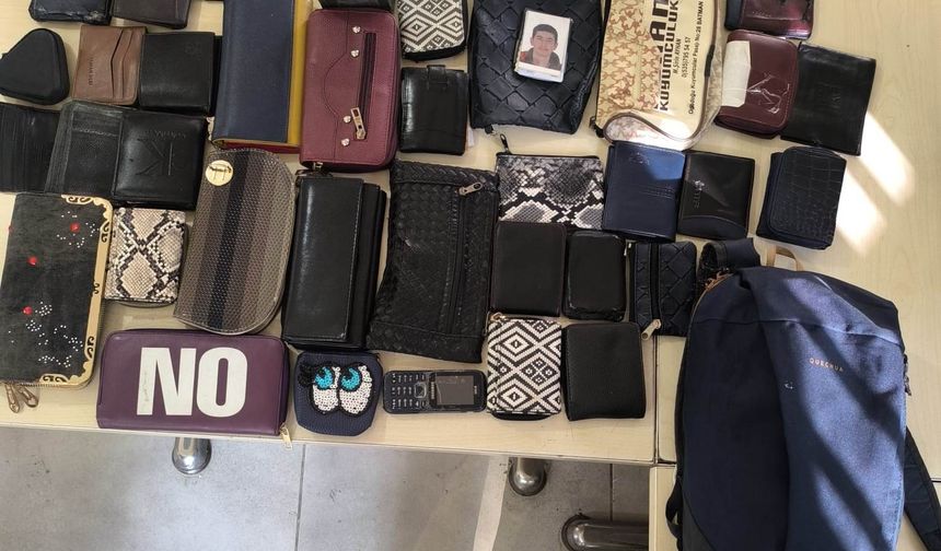 Unutulan eşyalar sahiplerini bekliyor