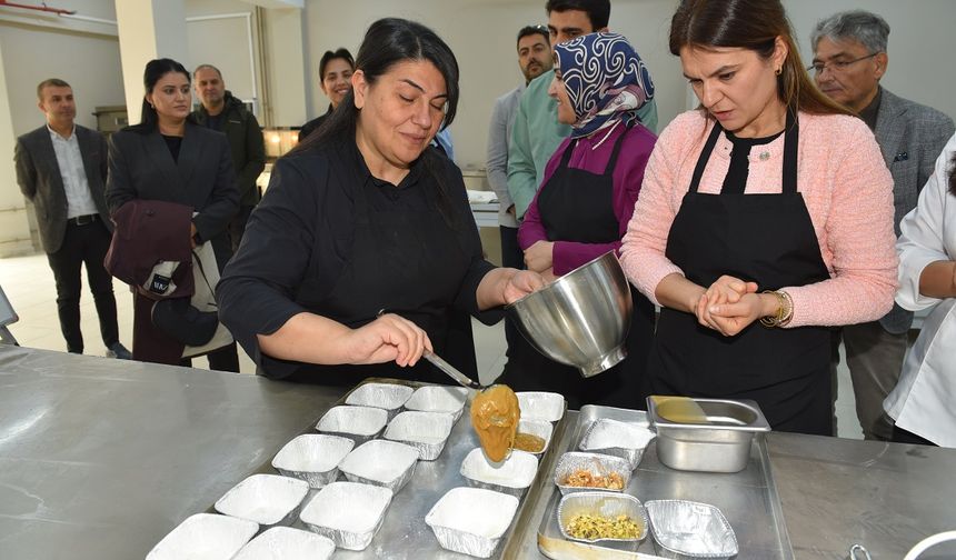 Üniversitenin Yeni Uygulama Mutfağı Hizmete Girdi