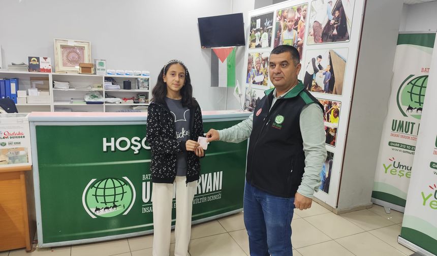 12 Yaşındaki Esma İlk Bursunu Mazlumlara Bağışladı