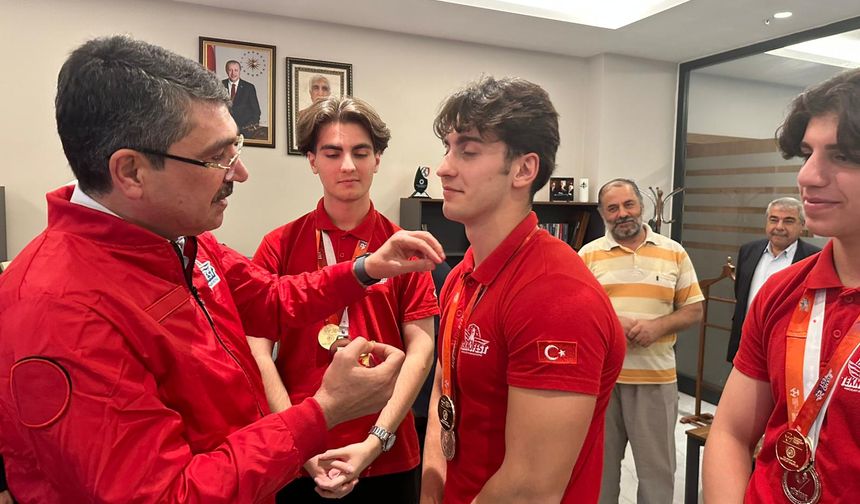 Batmanlı Genç Türkiye’yi ABD’de Temsil Edecekler