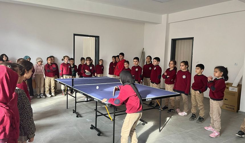Sason’da Beş Okula Masa Tenisi Malzeme Desteği