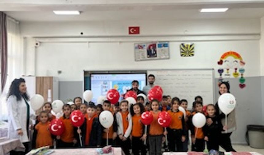 Okulda Uygulamalı Eğitim ve Diş Seti Hediyesi