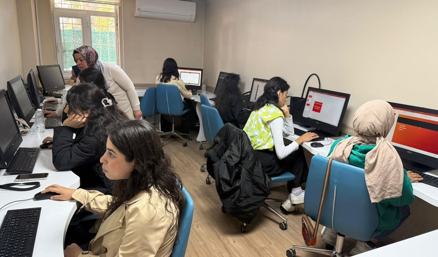 Genç Kızlara Yönelik ‘Bilgisayar İşletmenliği Kursu’ Başladı