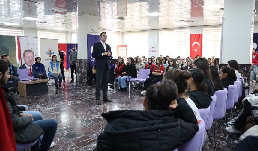 “Gençler Bizim Geleceğimizdir”