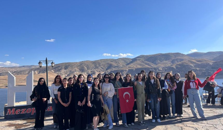 Kız Yurdu Öğrencileri Hasankeyf’i Gezdi