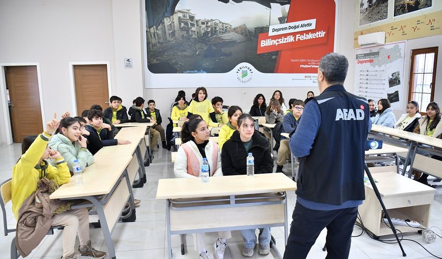 Öğrencilere uygulamalı deprem eğitimi