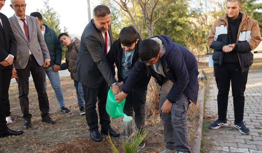 Fidanlar Umut İçin Toprakla Buluştu