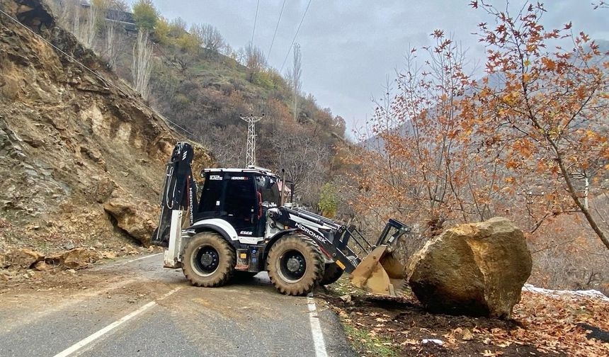 Sason’da Yol Açma ve Temizleme Çalışmaları Sürüyor