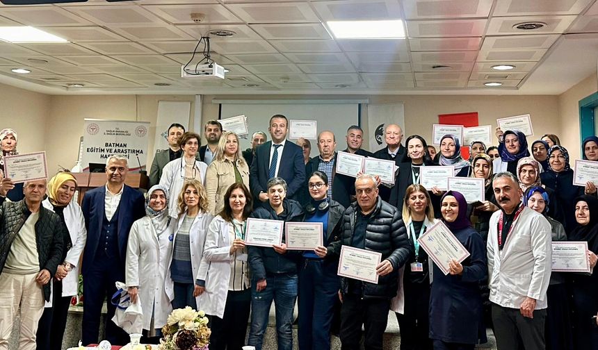 Batman’da Diyabet Okulu Mezuniyet Coşkusu
