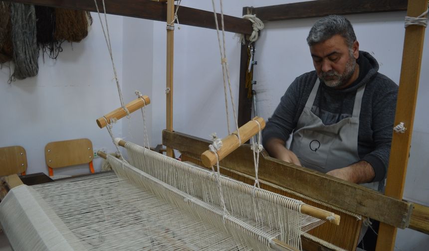 Coğrafi işaretli tiftiği ilmek ilmek dokuyarak sanatta dönüştürüyorlar